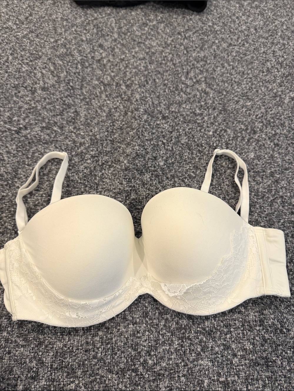 Victoria's Secret Cream Lace-Trim Convertible Strapless Bra